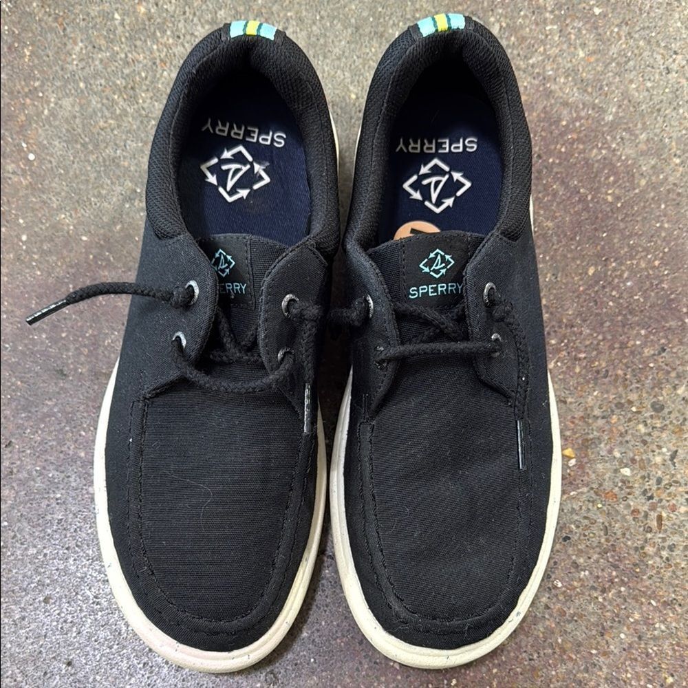 Sperry Black Boat Shoes with Classic Design